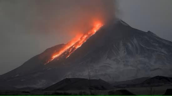 Russia's Shiveluch Volcano Eruption Poses Threat to Air Traffic, Sends Ash Plume 10km High: Watch the Video